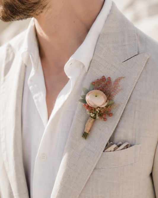 Soleil D'Amour Boutonniere