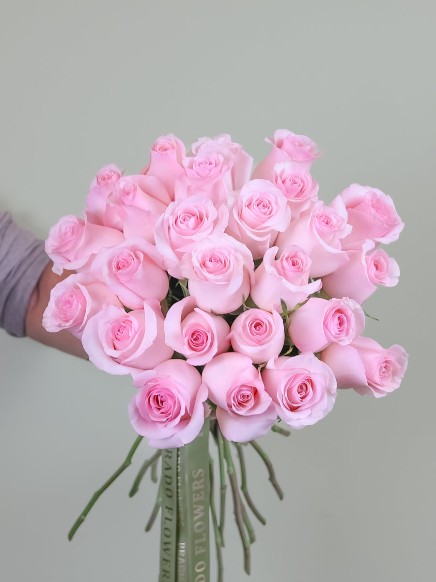 Pink Glow – Rose Bouquet